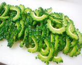 夏の我が家の定番!おかかゴーヤぽん酢♪作り方1写真