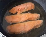 鮭は焼かずに茹でる！作り方2写真