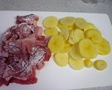 豚こま切れ肉とじゃがいもの煮込み作り方1写真