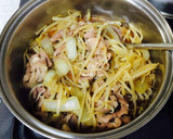 もやしと玉ねぎのすき焼き風〜卵とろん作り方3写真