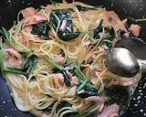 スモークサーモンほうれん草クリームパスタ作り方3写真