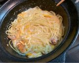 ワンパン鮭とほうれん草の牛乳パスタ🐟作り方2写真