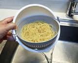 サラダポットで麺ランチ～明太サラダパスタ作り方1写真