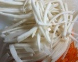大根と人参の皮の浅漬け作り方1写真