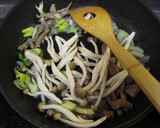 ☆牛肉としめじのあっさりしょう油炒め☆作り方4写真