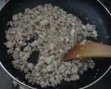 我が家の人気メニュー♪鶏そぼろ丼作り方1写真