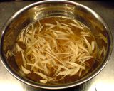 麺つゆ使って牛肉と牛蒡の和風スパ作り方2写真