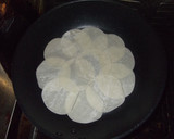 餃子の皮で簡単　本格的サクサク　ピザ作り方1写真