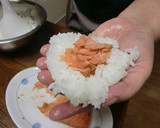 『かもめ食堂』の癒しのシャケおにぎり作り方4写真