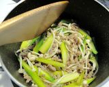 アスパラとえのきとひき肉の味噌汁作り方3写真