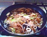 酸っぱ辛美味い！海鮮風の酸辣湯麺作り方3写真
