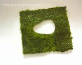 【キャラ弁】くり抜きスヌーピーのおにぎり作り方2写真