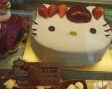 『ハローキティ』風バースデーケーキ♡作り方4写真