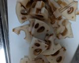 さつまいもとレンコンと鶏肉の甘酢炒め作り方1写真