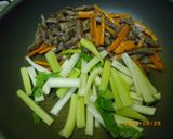 セロリと牛肉のオイスター炒め作り方7写真