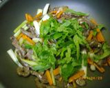 セロリと牛肉のオイスター炒め作り方8写真
