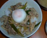 エリンギと豚切り落とし肉のすきやき丼作り方4写真