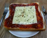 材料２つで☆　食べるラー油でピザソース！作り方3写真