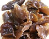 鶏と糸蒟蒻の煮物（黑木耳蒟蒻丝炖鸡）作り方1写真