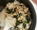 簡単！ヘルシーわかめと鶏皮、胸肉混ぜご飯作り方5写真