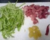 冷蔵庫の材料で！キャベツとゴマのパスタ作り方1写真