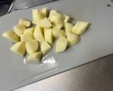 フライパンで簡単♪ポテトの甘辛バタ醤油炒め!作り方1写真