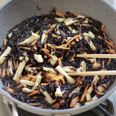 【ひじきの煮物】モイスチャークリーム3☆2本セット ひじきの煮物 by verde 【クックパッド】 簡単おいしいみんなの