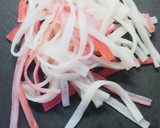 お弁当に♪かにかまのオイマヨ和え作り方1写真