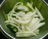 レンジで簡単！シャウエッセン野菜の辛和え作り方1写真