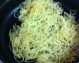 小松菜と豚挽の簡単焼きそば！作り方2写真