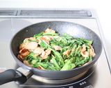 旨味たっぷり【豚と油麦菜のオイスター炒め作り方6写真