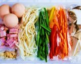 ちょっぴりリッチでカラフルなもやし炒め作り方1写真
