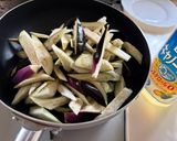 ナスと玉ねぎ、鶏胸肉の甘辛炒め作り方2写真