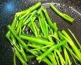 鶏の砂肝と空心菜の炒めものヽ（ ´ー）ﾉ作り方4写真