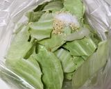 ポリ袋で簡単♪やみつきニンニク塩キャベツ作り方1写真