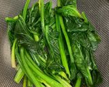 ほうれん草と油揚げと豆腐のお味噌汁♪作り方1写真