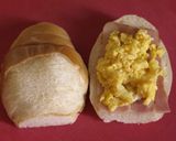 【キャラ弁】ロールパンでペンギンさん弁当作り方2写真