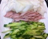 胡瓜と玉ねぎのごまマヨ和え☆作り方1写真