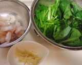 えびと小松菜のオイスター焼きそば♪作り方1写真