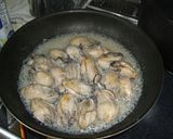牡蠣をガーリックバター醤油味で☆作り方3写真