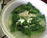 野菜不足の夫に。モロヘイヤと餃子のスープ作り方4写真