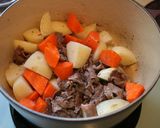 ルクルーゼでスープたっぷり肉じゃが作り方7写真