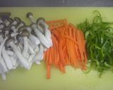 残り野菜としめじでマヨポン炒め作り方1写真