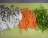 残り野菜としめじでマヨポン炒め作り方1写真