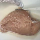 簡単！カルダモン香る新玉ソース鶏胸ソテー作り方3写真