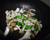 イカとシメジの醤油炒め　しし唐入り作り方6写真