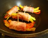 カラフル！**パプリカのベーコン巻き**作り方3写真