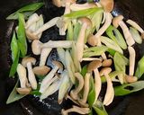 時短⭐︎豚肉とねぎのガーリック醤油パスタ作り方3写真