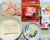 おもてなしにも！お餅とエビのアヒージョ作り方1写真