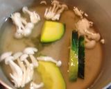 ブナシメジとかぼちゃのお味噌汁作り方2写真